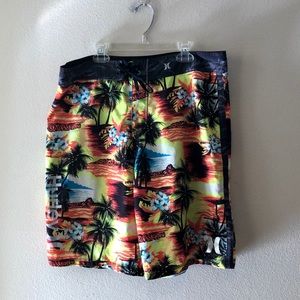 HURLEY PHANTOM TROPICAL PRINT BOARDSHORTS